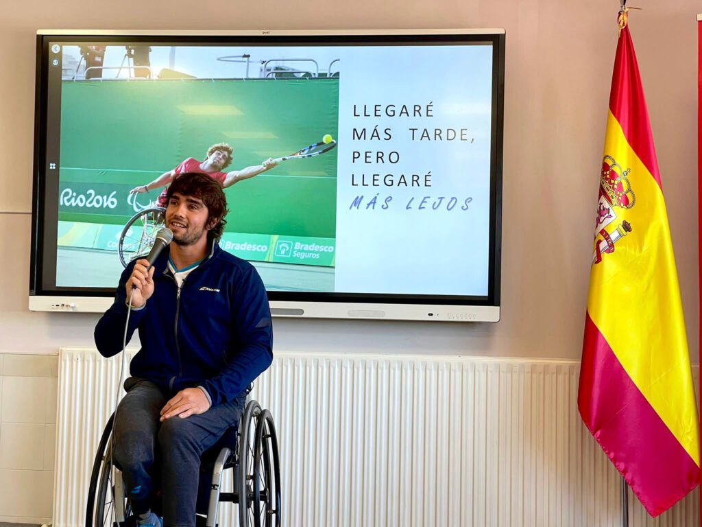 Dani Caverzaschi visita el Colegio Educare Torrevilano de la mano de la FMxD