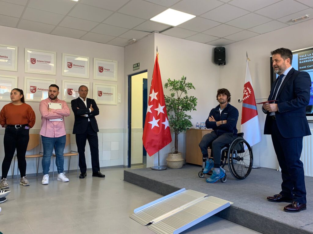 Dani Caverzaschi visita el Colegio Educare Torrevilano de la mano de la FMxD