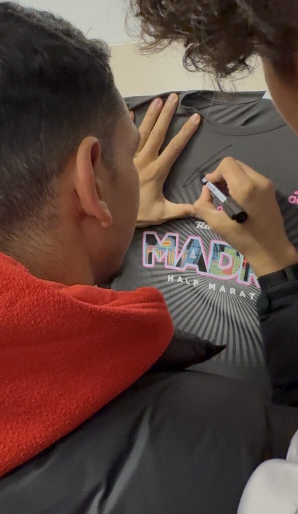 Ayoub Ghadfa tras impartir una clase magistral en el IES Pedro Salinas