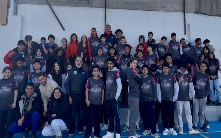 Ayoub Ghadfa imparte una clase magistral en el IES Pedro Salinas